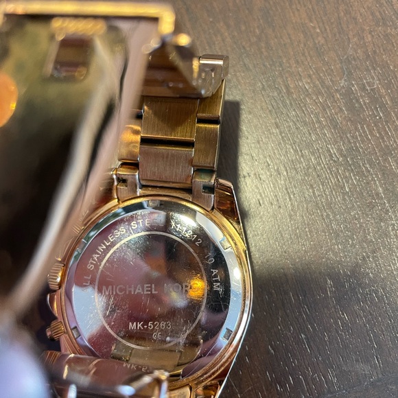 Michael Kors Rose Gold Watch - Picture 3 of 7